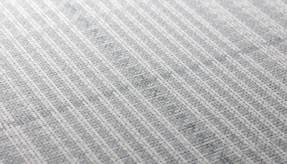 LIMELIGHT（ライムライト）のCH-GL-01はチェック柄のグレンチェックのモノクローム色。 不燃性マテリアルで、織物調のデザインが本物の生地のような質感を感じられる壁紙クロス。