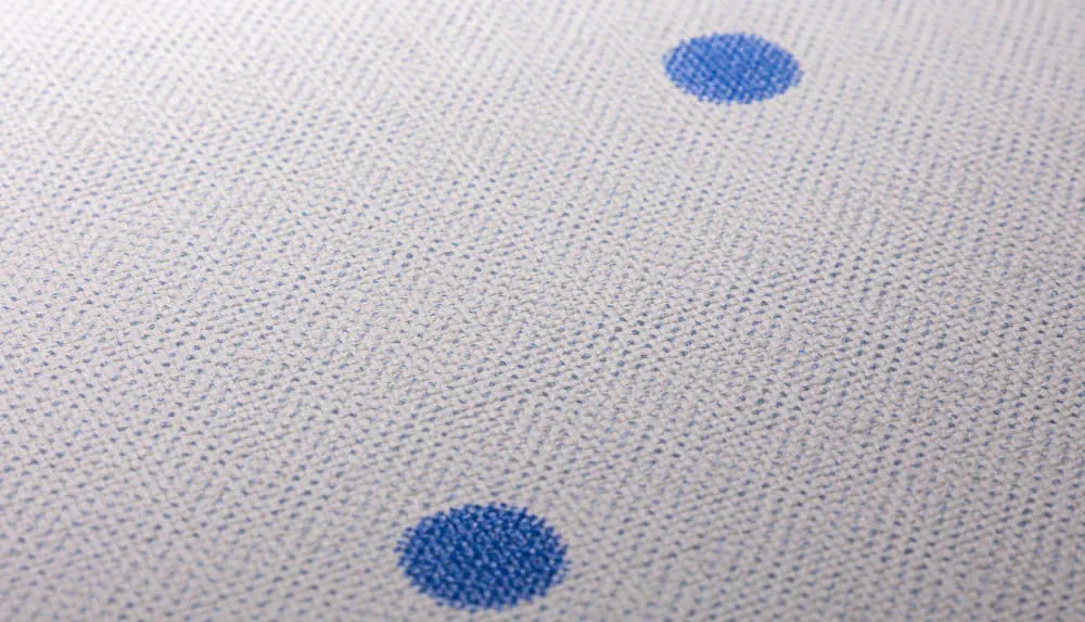 LIMELIGHT（ライムライト）のDO-PI-05は水玉（ドット）柄のピンドットのホワイト×ブラック色。不燃性マテリアルで、ドットで水玉を表現した面白い壁紙クロス。