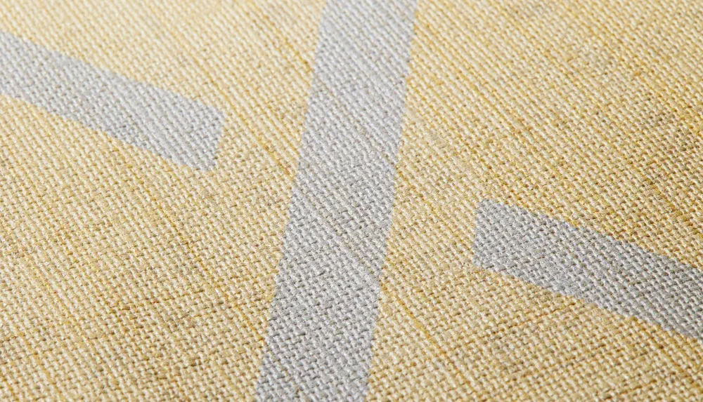 LIMELIGHT（ライムライト）のJA-KA-04は和柄のカゴメ（籠目）のコンペキ（紺碧）色。不燃性マテリアルで、織物調と染ムラ感のあるデザインにより、奥行きを感じれる壁紙クロス。