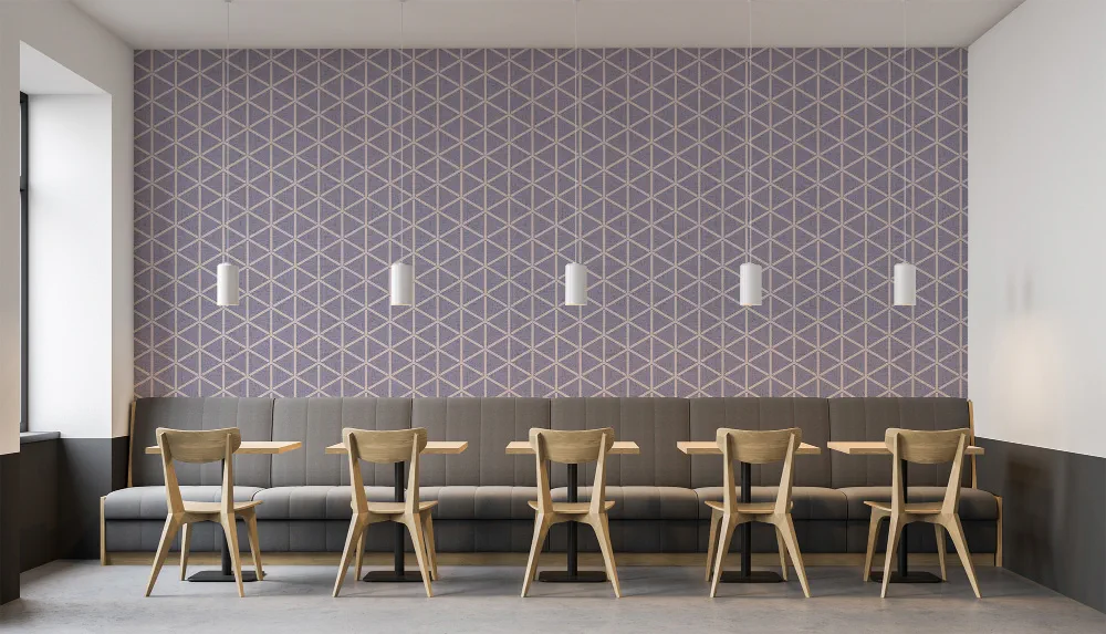 LIMELIGHT（ライムライト）のJA-KU-04は和柄のクミキッコウ（組亀甲）のピンク×パープル色。 和柄でありながらもポップさと北欧スタイルの空間にも馴染む色合いは、オフィスの執務スペース・商業施設・店舗デザインの空間を個性化させるのに最適な壁紙クロス。