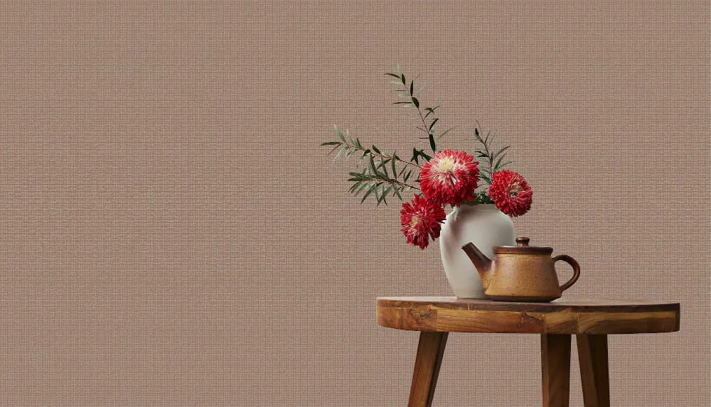 LIMELIGHT（ライムライト）のLTO-TK06はデザイナーズのタイニータイニーチェックのダスティーピンク色。 インテリアスタイリストの大谷由衣さんとのコラボ柄であり、無地のように扱える柄であるため、オフィスや店舗はもちろん、住空間へナチュラルテイストを加えたい際に最適な壁紙クロス。