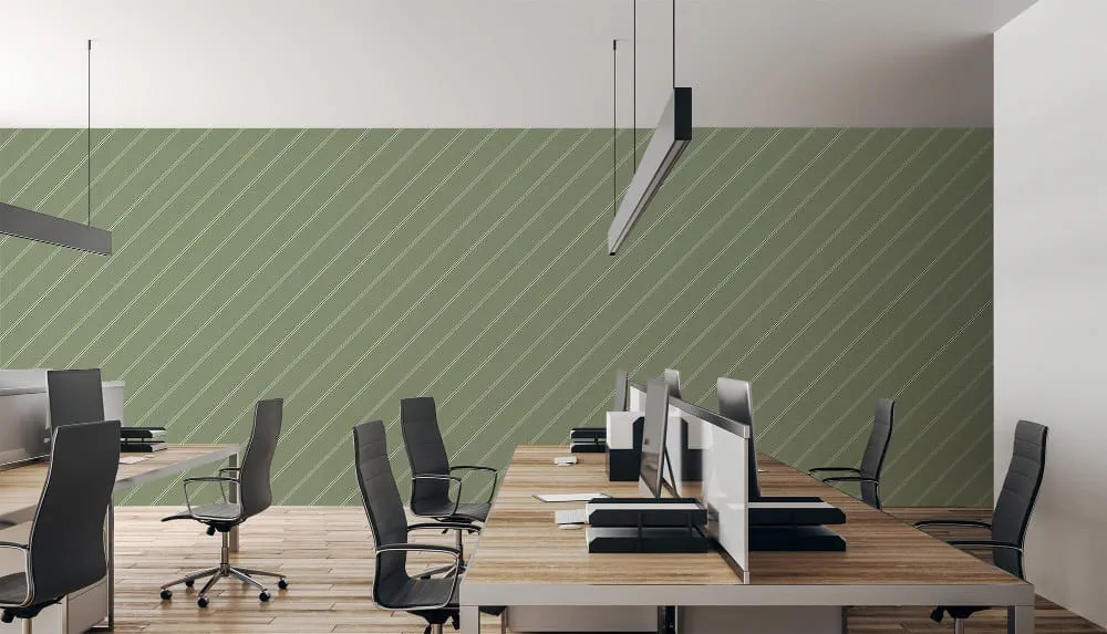 LIMELIGHT（ライムライト）のST-RE-04はストライプ柄のレジメンタルストライプのグリーン色。 オフィスの執務スペース・会議室や店舗デザインに対して印象的でモダンな空間演出に最適な個性化を実現する壁紙クロス。